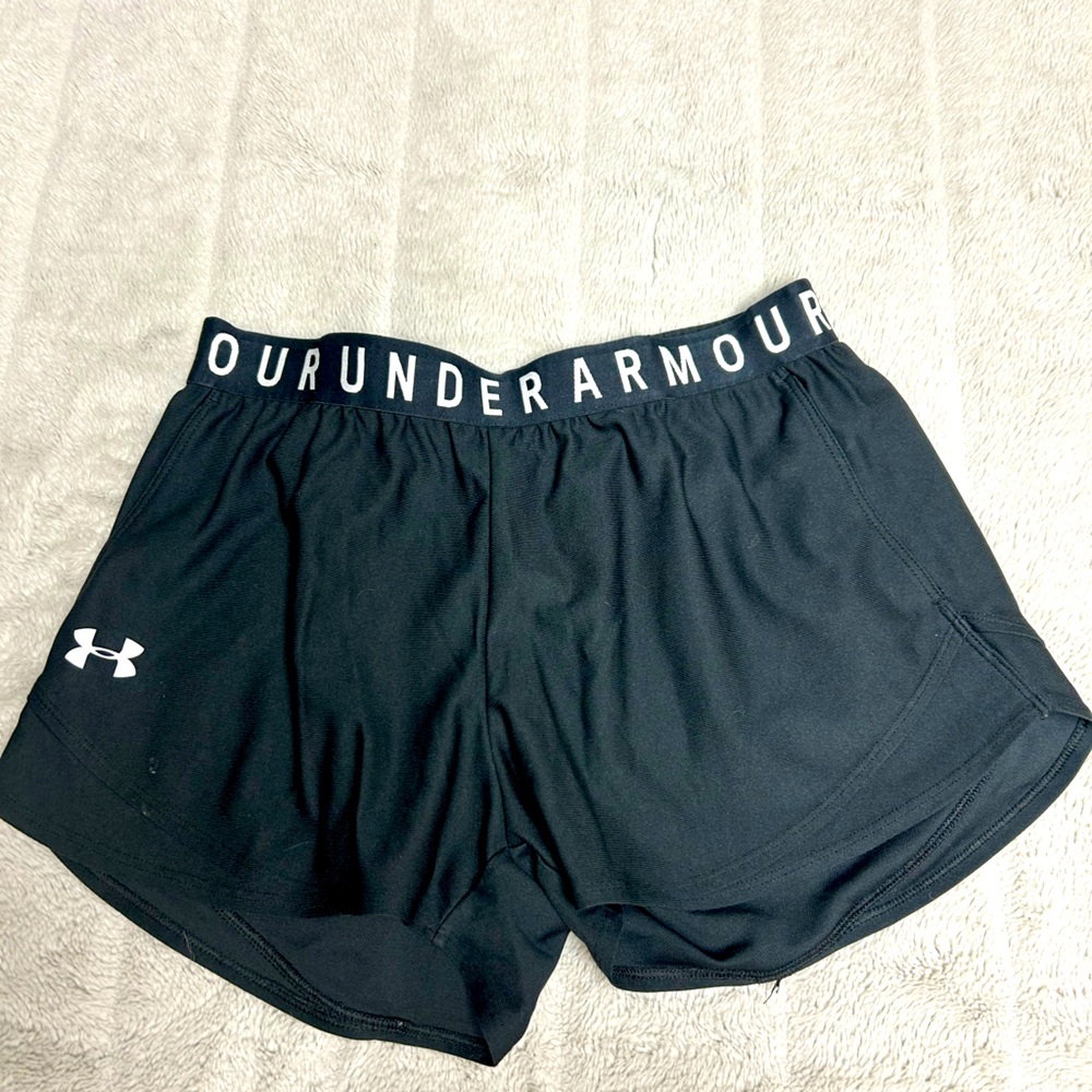 black under armor shorts! size medium